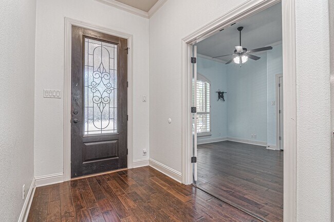 Building Photo - 5914 Llano Ct