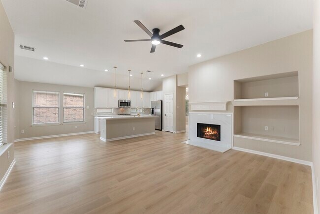 Building Photo - 99 E Foxbriar Forest Cir