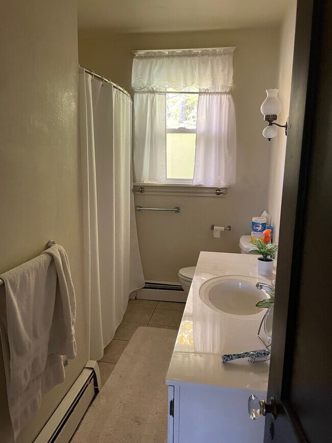 Building Photo - 107 E Main St