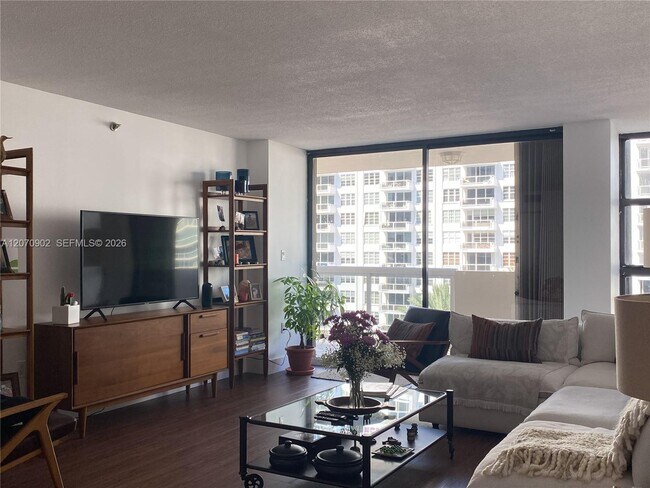 Building Photo - 5757 Collins Ave
