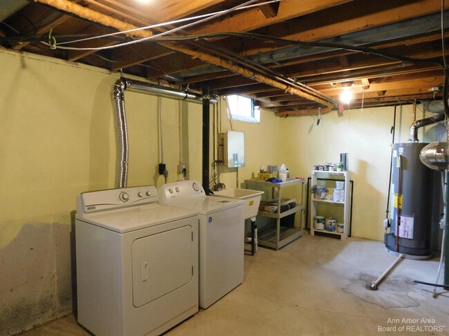 Building Photo - 3385 Burbank Dr