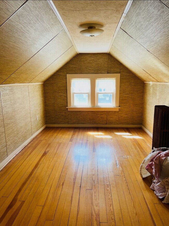 Building Photo - Single Family Home Available in Schenectady, NY!