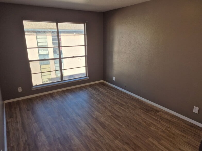 Building Photo - 4601 Carlisle Blvd NE