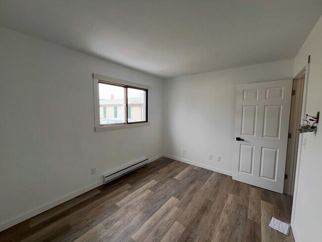 Building Photo - 909 Genrich St