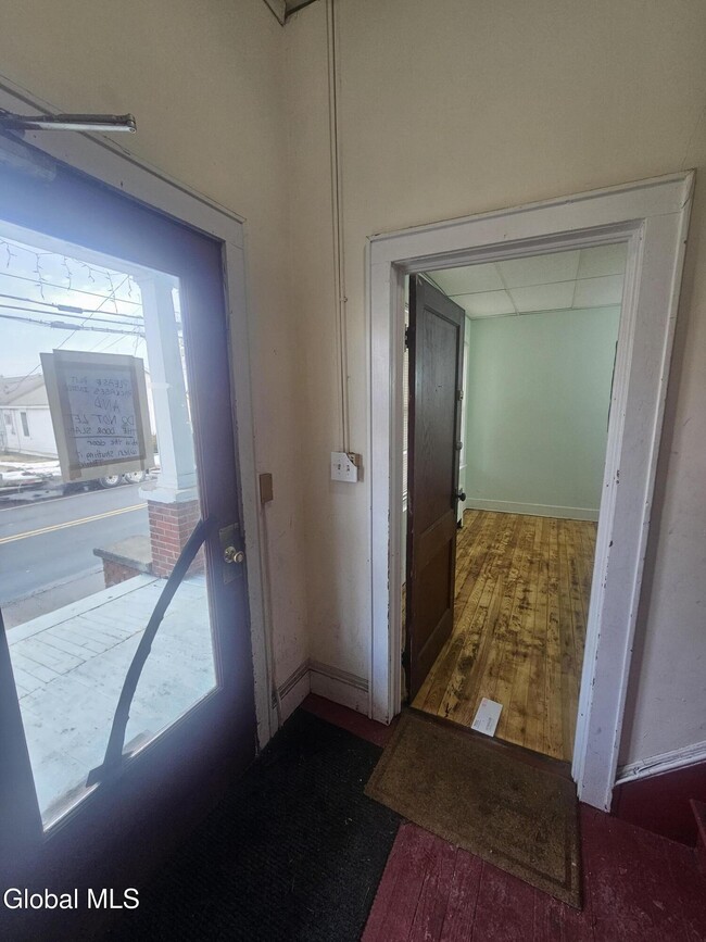 Building Photo - 40 Main St