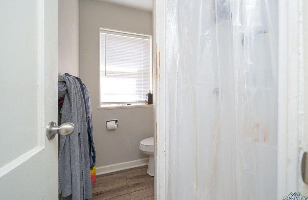 Building Photo - 106 S Davis St