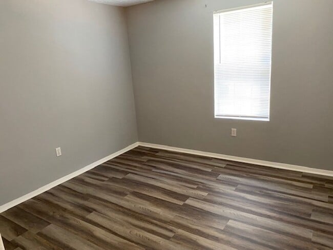 Building Photo - 810 Old McGinley Dr