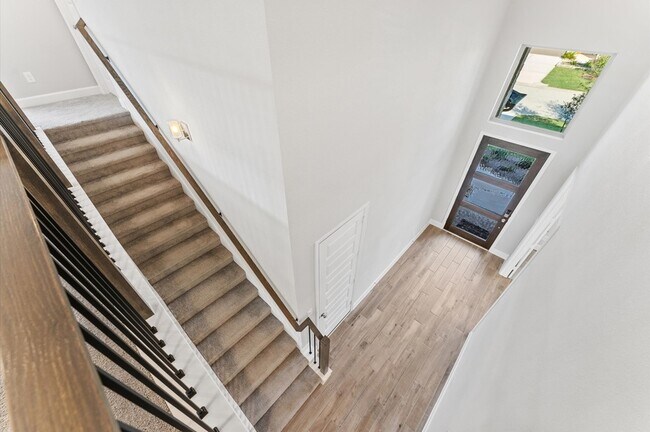 Building Photo - 528 Oakview Bend Dr
