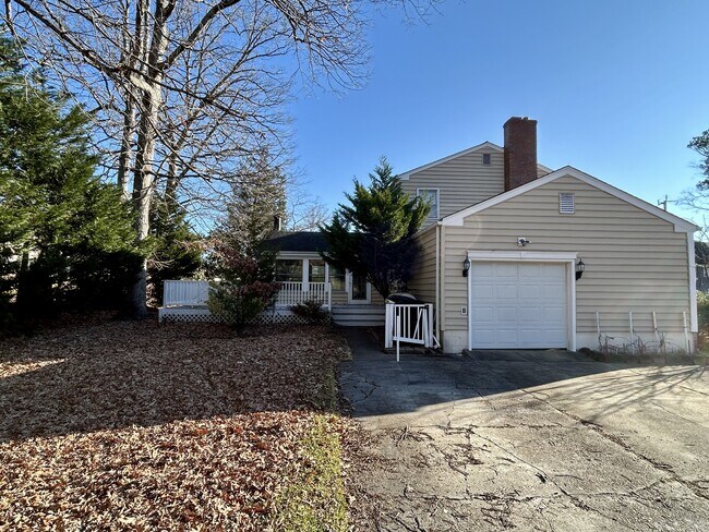 Building Photo - 845 Kennedy Ave