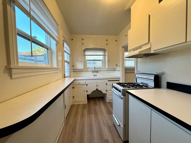 Building Photo - AVAILABLE NOW! CHARMING 1BD/1BA NORTH PARK BUNGALOW! $1,975/MO!