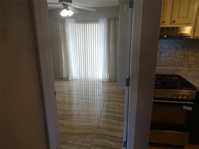 Building Photo - 123 BLUE POINT Way