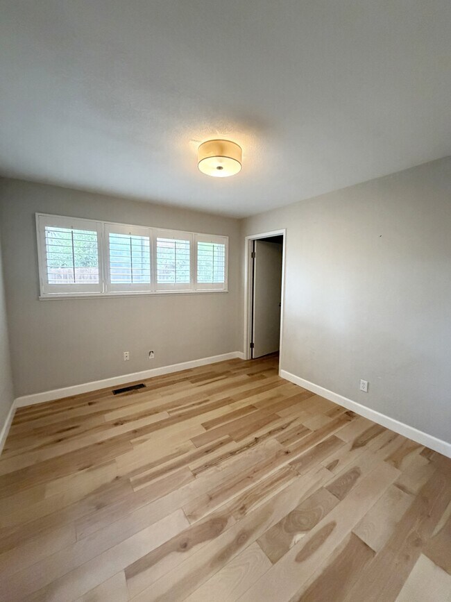 Building Photo - 5427 Yerba Buena Rd