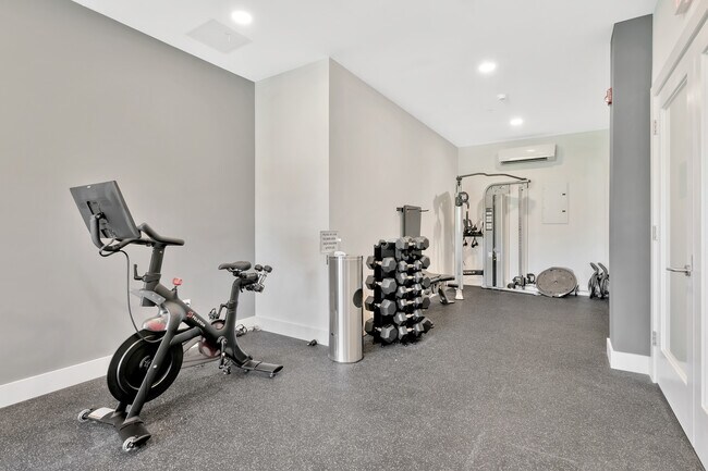 Building Photo - 8 Boulevard W