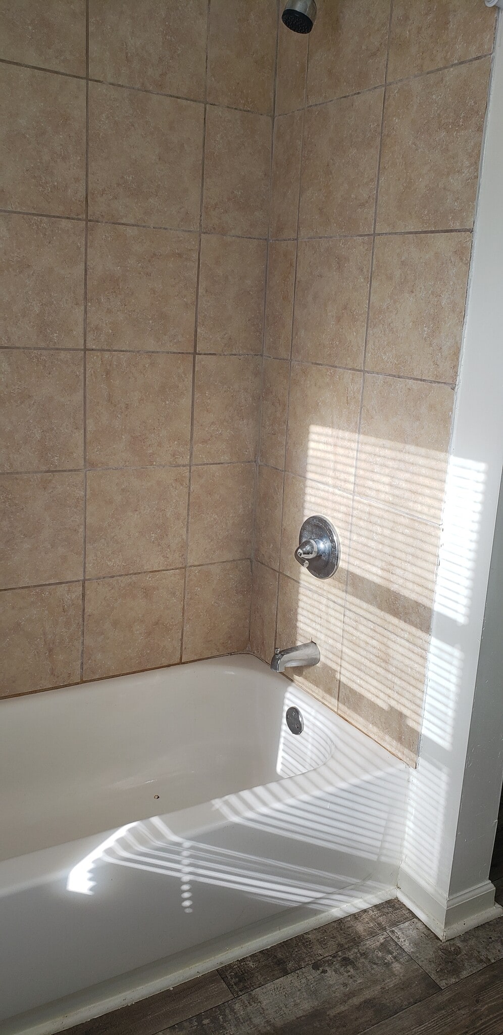 Building Photo - 631 E Monroe St