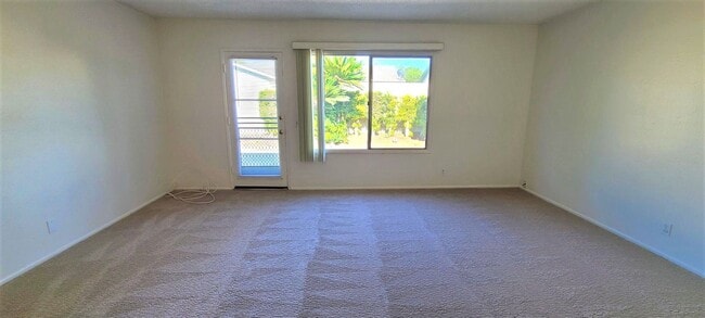 Building Photo - Single Family Home - 4 Bedrooms + 2 Baths....