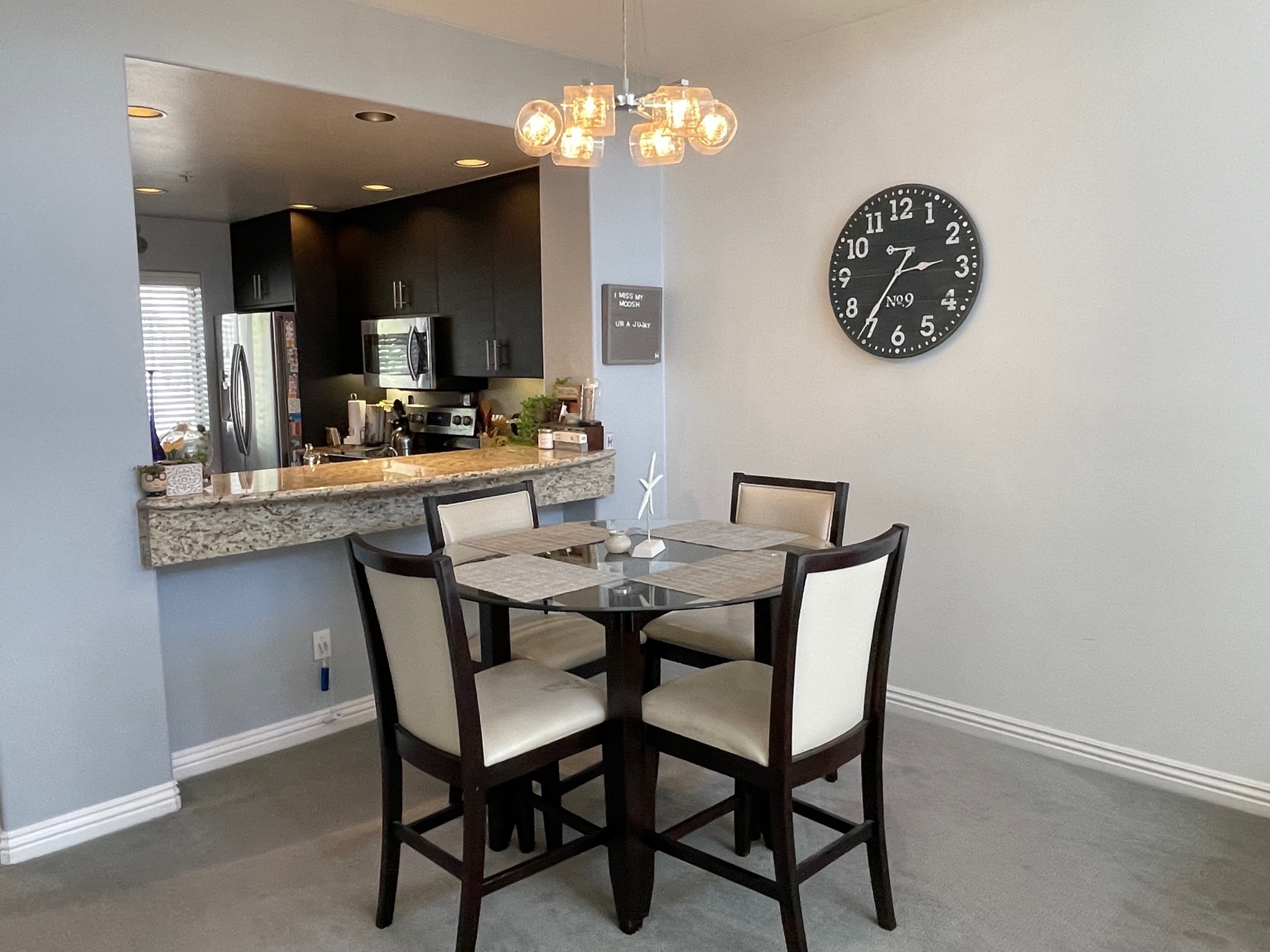 Kitchen with breakfast bar - 2233 Martin