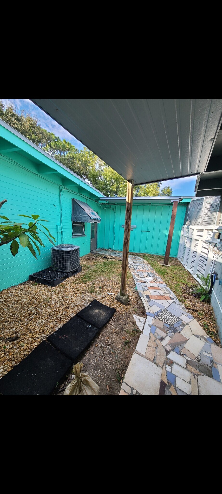 Building Photo - 1703 John Anderson Dr