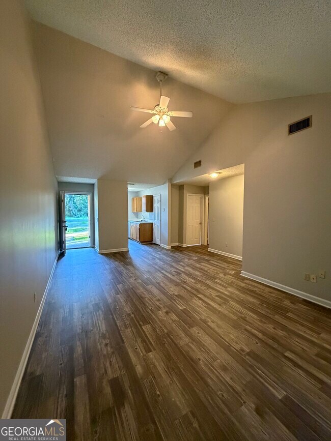Building Photo - 302 Admiral's Walk Dr