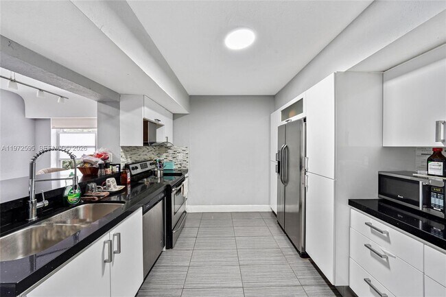 Building Photo - 2534 Monroe St