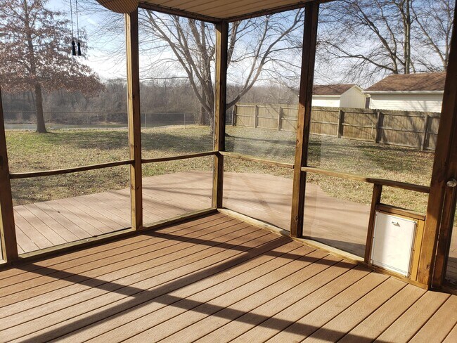 Building Photo - 2180 Riverway Dr