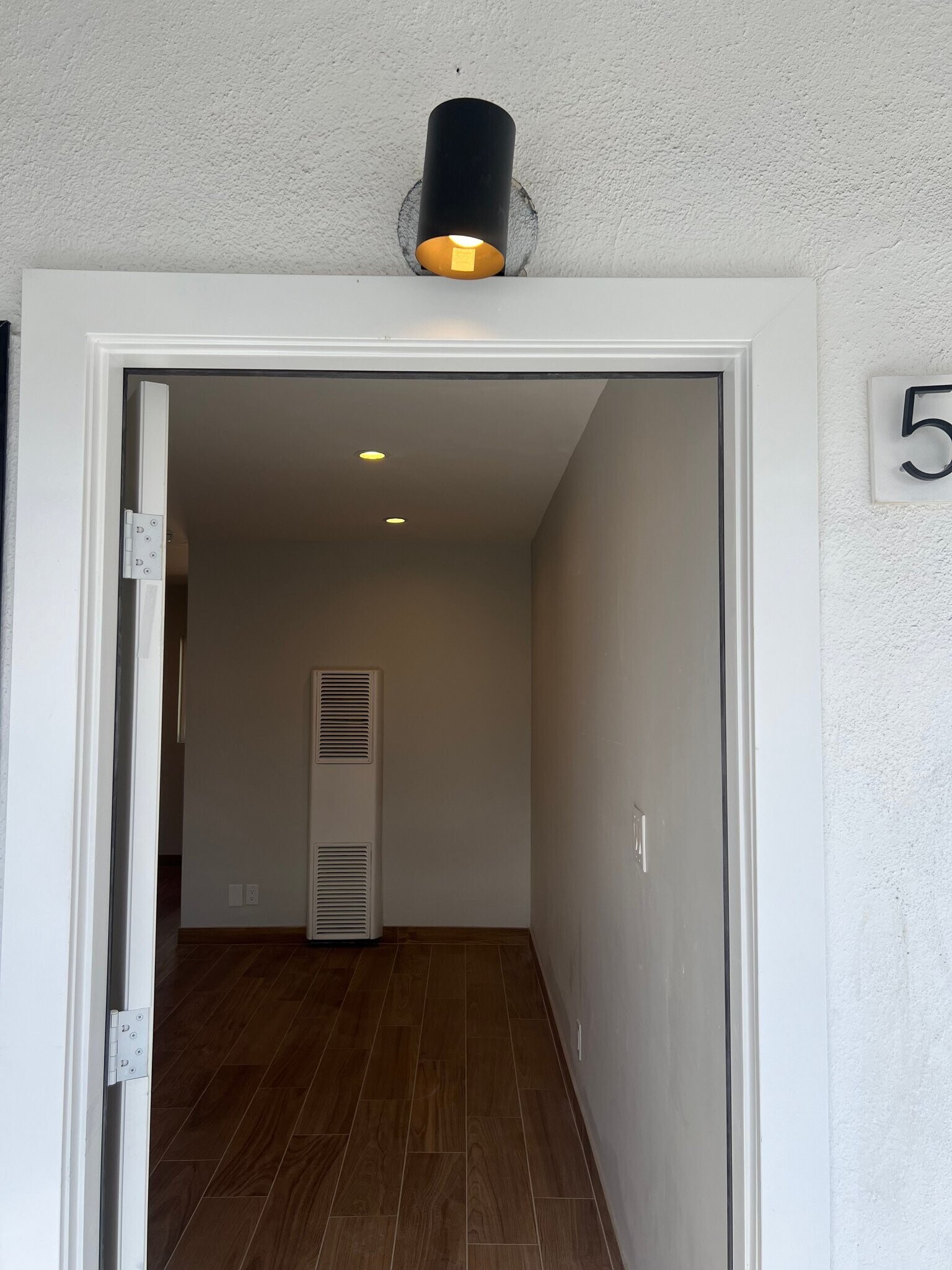 Building Photo - 6909 Fulton Ave