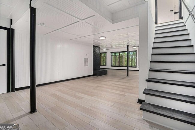 Building Photo - 788 Sherwood Rd N W