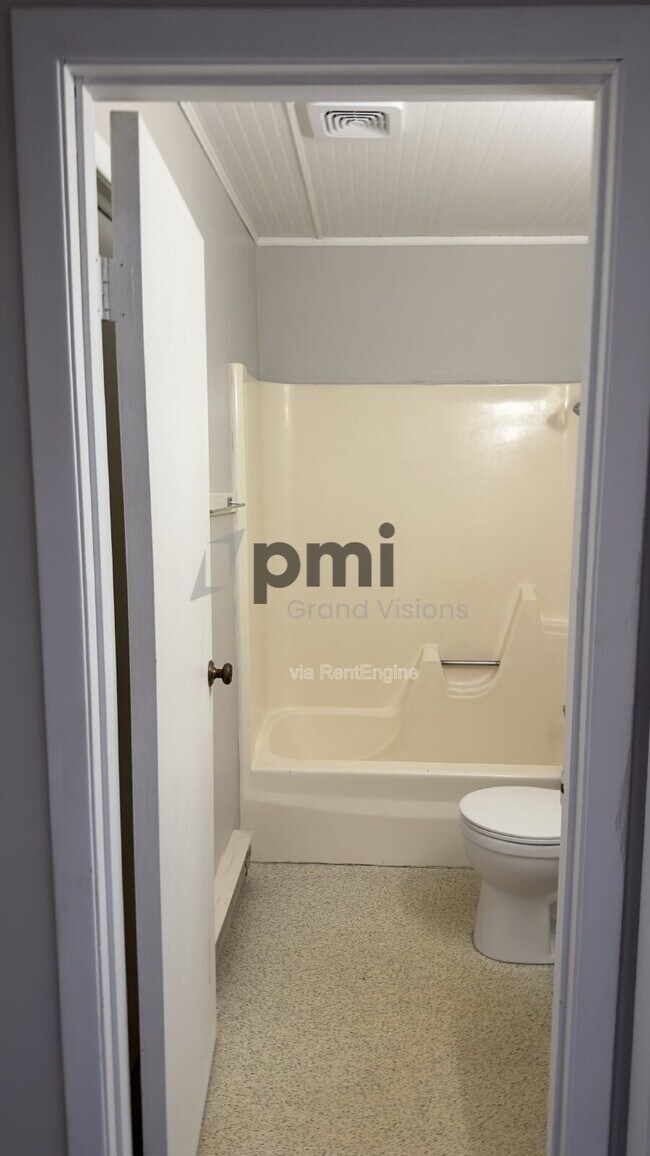 Building Photo - 24 W Buchanan Ave