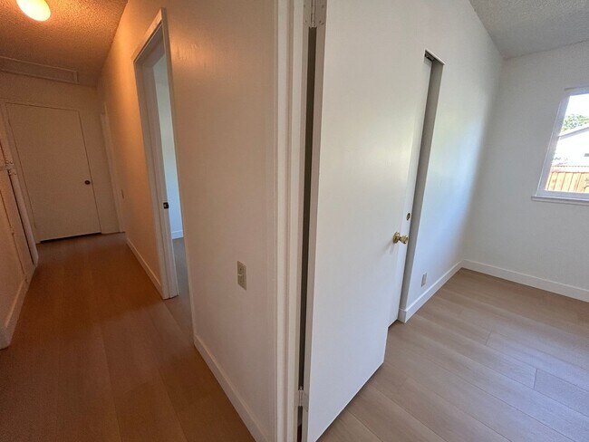 Building Photo - Beautifully Renovated 4 Bedroom 2 Bath Sin...