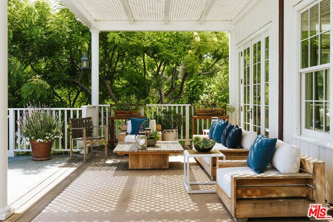 Building Photo - 6825 Zumirez Dr