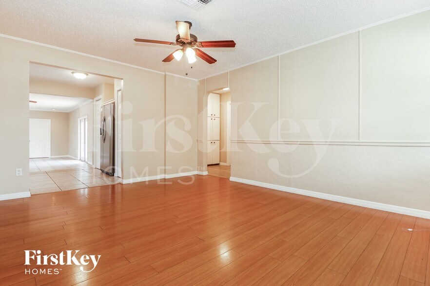 Building Photo - 521 65th St N