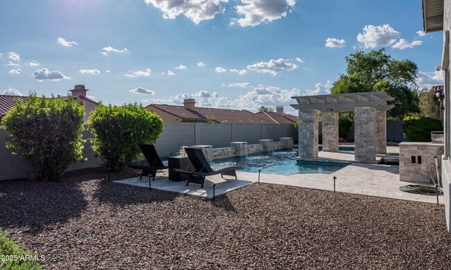 Building Photo - 1705 W Parnell Dr