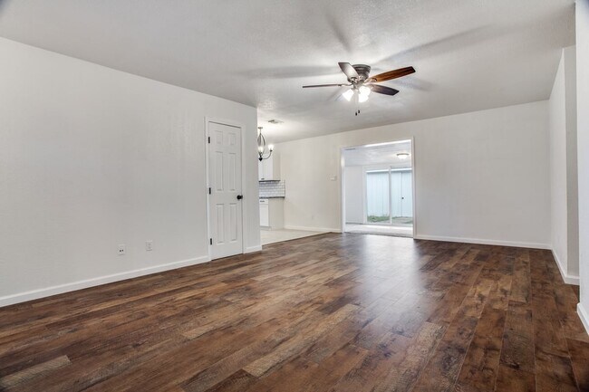 Building Photo - 909 Bennett St