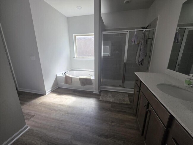 Building Photo - 352 Castlepath Dr SW