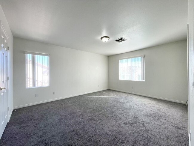 Building Photo - Comfortable  two story single house