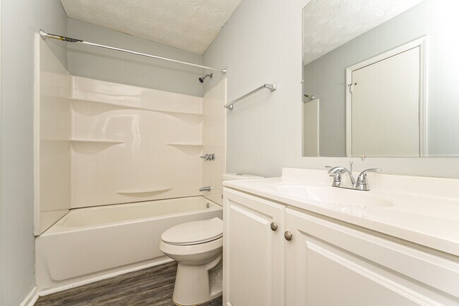 Building Photo - Fantastic 4bd/2ba home! Let yourself in!