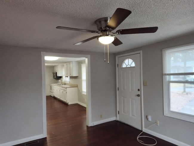 Building Photo - Move-in Ready duplex located in The Rockwell Park Community!