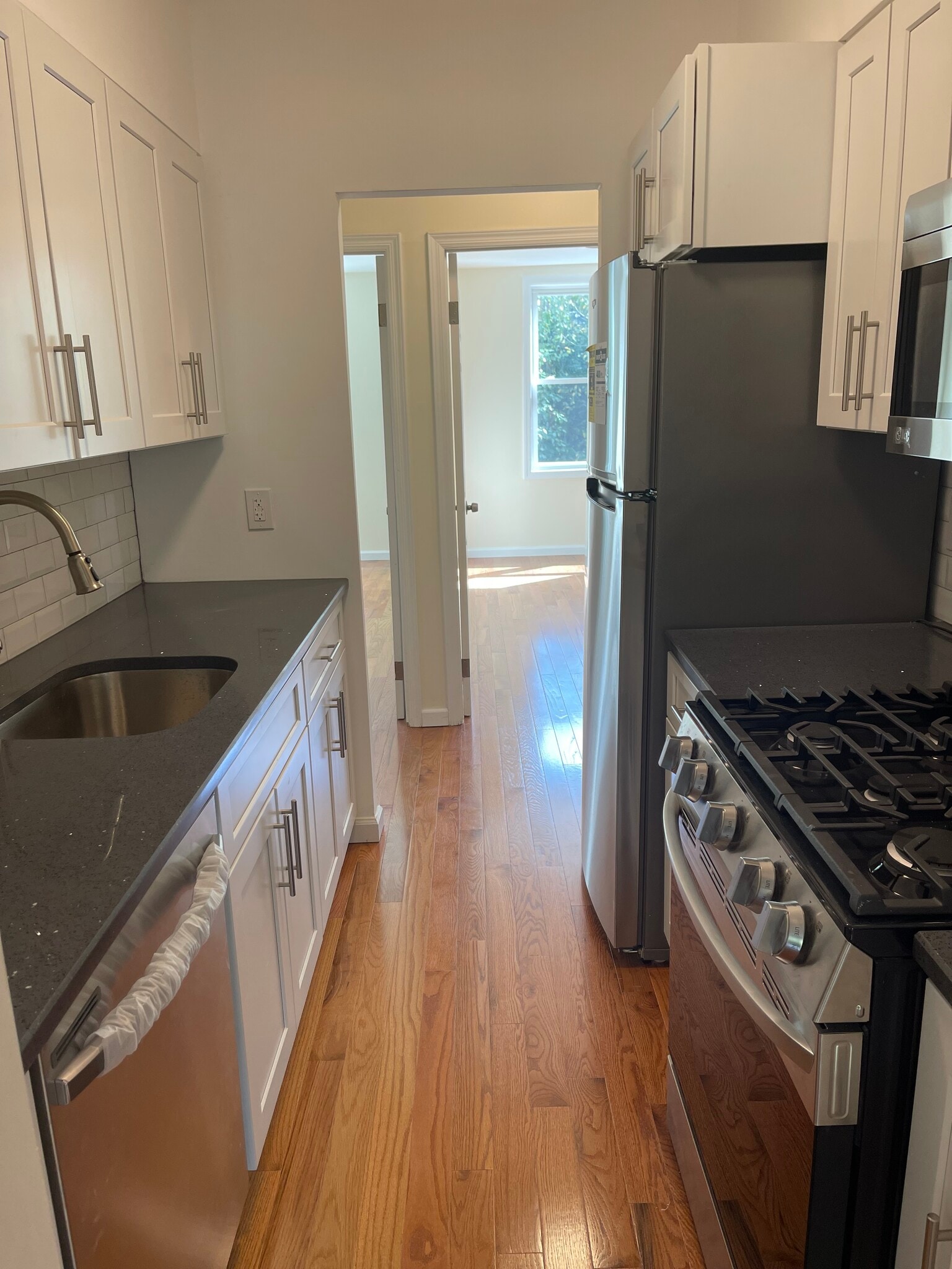 Kitchen - 432 Chauncey St