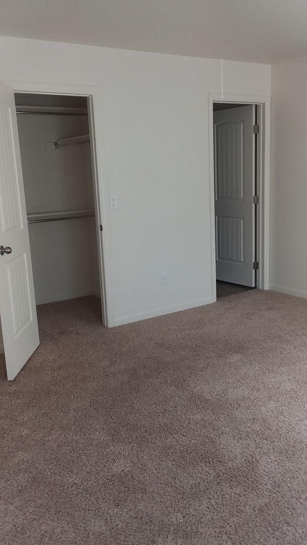 Building Photo - 3 Bedroom 2.5 Bathroom Townhouse in Saddle Ridge!!!