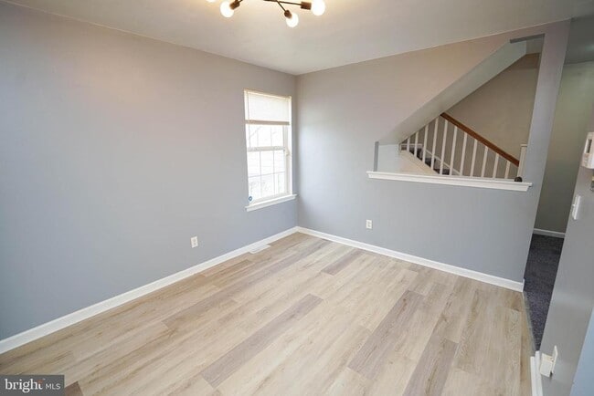 Building Photo - 641 Rosemary Dr