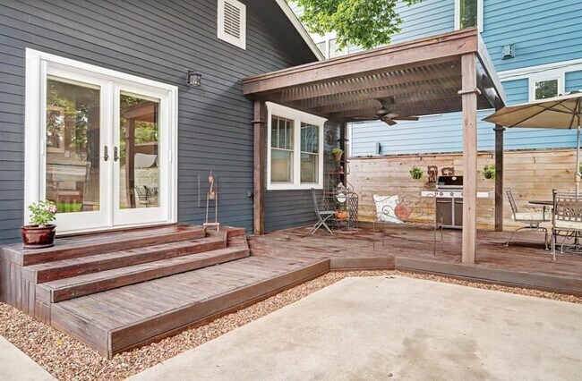 Building Photo - 1110 E 26th St