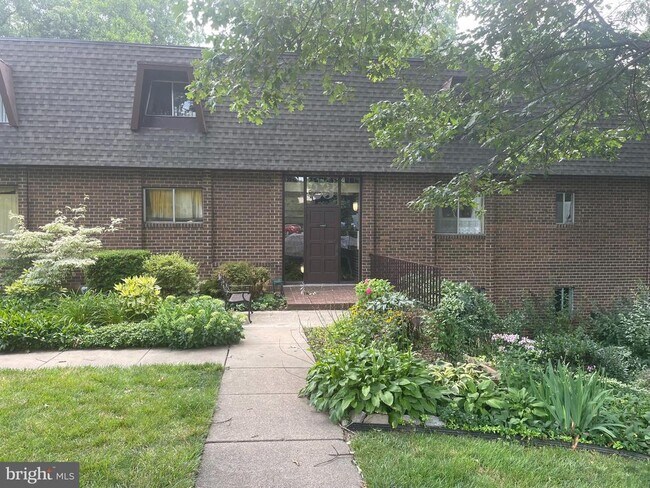 Building Photo - 11623 Vantage Hill Rd