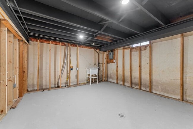 Building Photo - Delightful home with Garage and Large Yard. PETS WELCOME