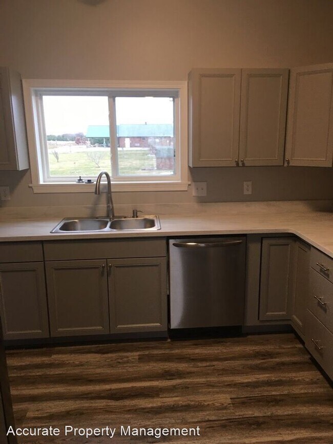 Building Photo - 3 br, 2 bath House - 4979 N 550 E