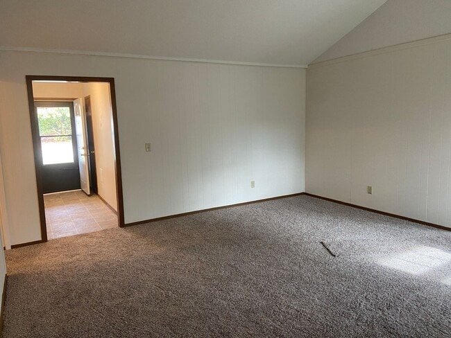 Building Photo - Like new, ranch home near Bass Pro, fully ...