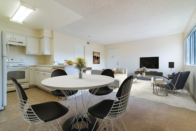 Building Photo - Mariners Place