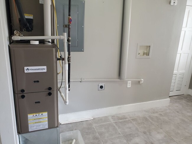 Building Photo - Very nice and recently remodeled 2BR rancher with 1 car garage