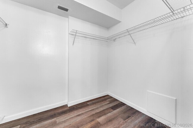 Building Photo - 931 Gardenia Dr