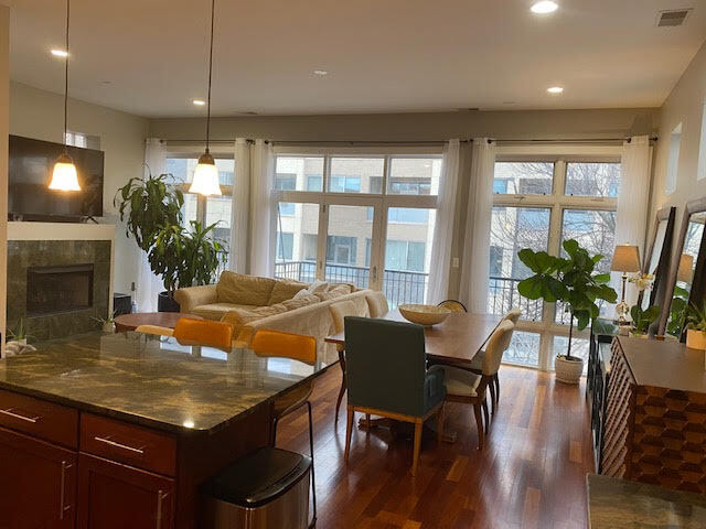 Building Photo - 2706 W Armitage Ave