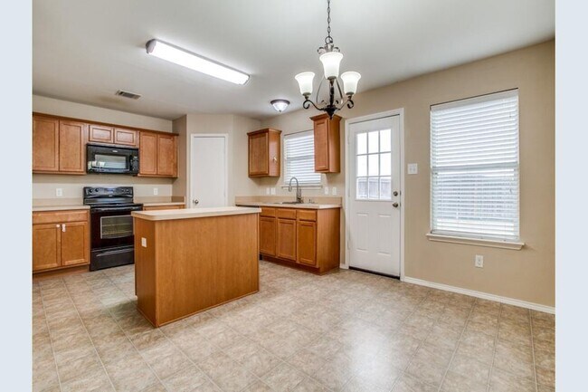 Building Photo - 1202 Angelina Dr