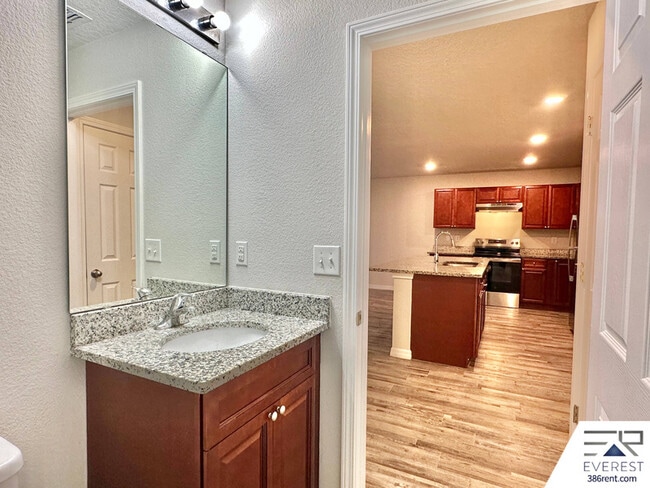 Building Photo - 10 Ryall Ln